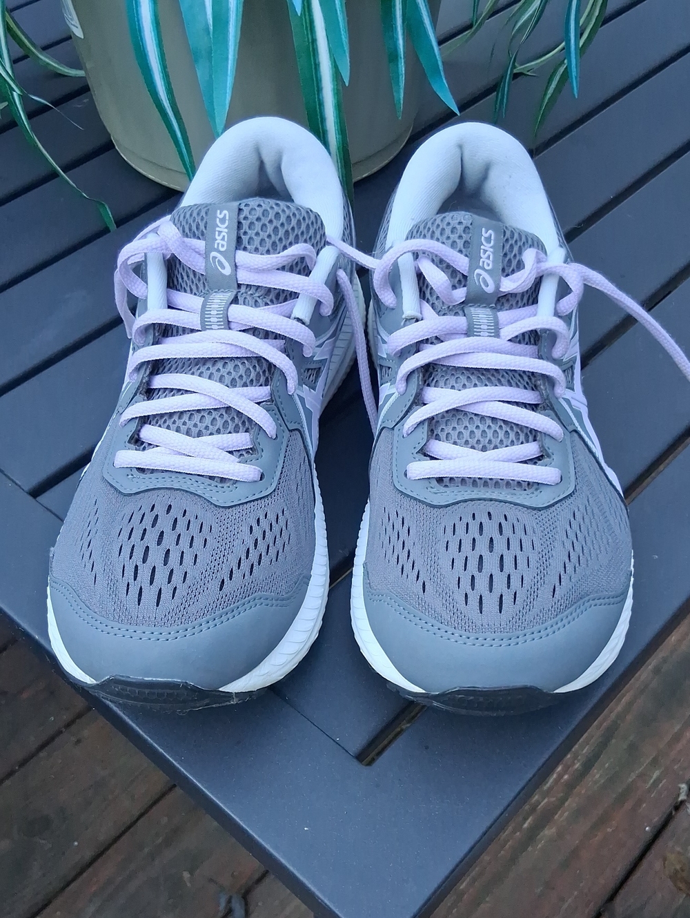ASICS Nwot Size 8' Gray and Light Lavander Running Shoes